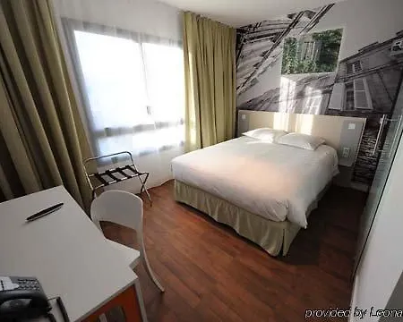 Lr La Rochelle Отель 3*