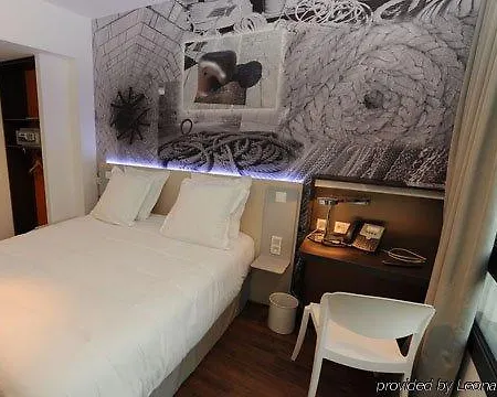 Отель Lr La Rochelle 3*
