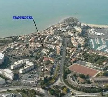 Lr La Rochelle Отель 3*