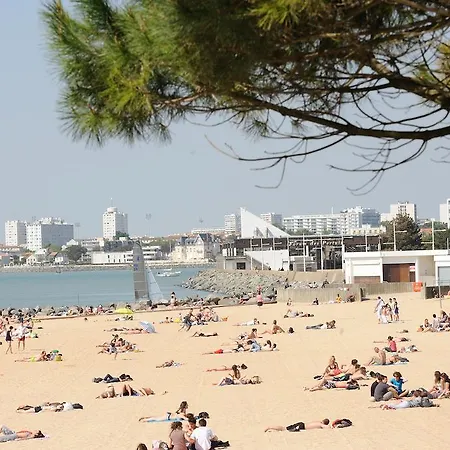 Lr La Rochelle Отель